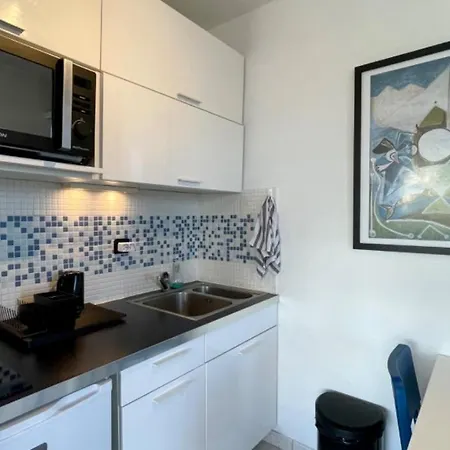 Appartement Ideal Vacation In Juan-les-pins, With A Pool And 5 Minutes From The *