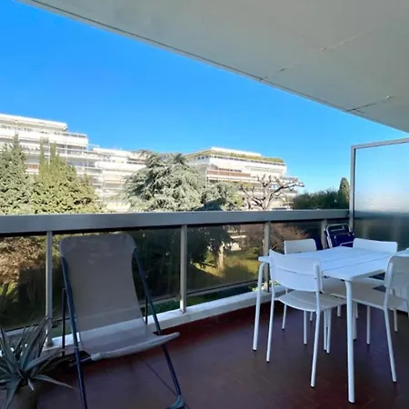 Appartement Ideal Vacation In Juan-les-pins, With A Pool And 5 Minutes From The