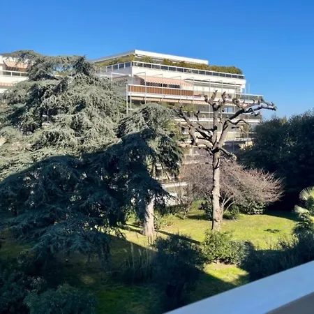 Appartement Ideal Vacation In Juan-les-pins, With A Pool And 5 Minutes From The Antibes